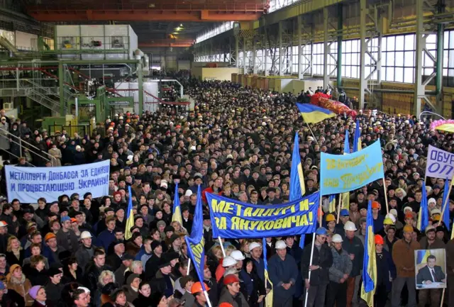 Митинг на заводе в поддержку Януковича