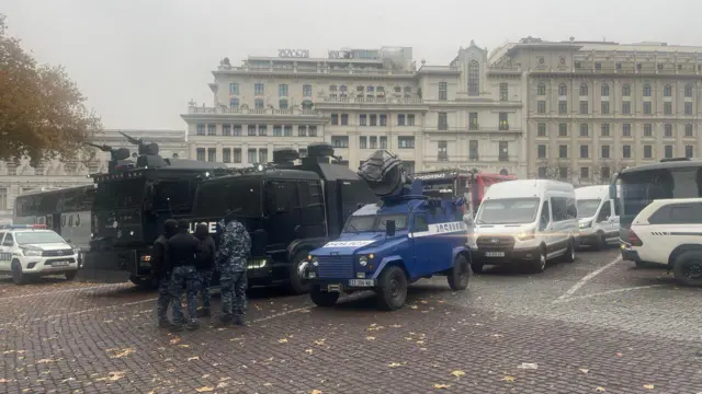 Полиция на площади в Тбилиси