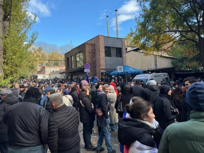 photo 2024 11 05 15 30 39 Deutsche Welle акция протеста в тбилиси, Георгий Вашадзе, коалиция "Единство", нарушения на выборах, парламентские выборы в Грузии, тайна голосования