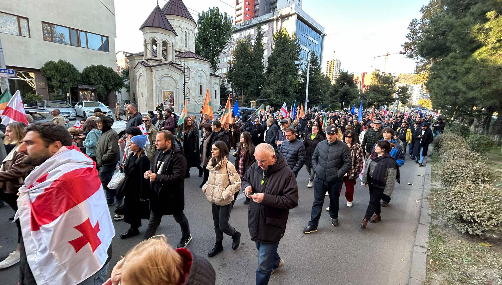 rt e1731155350867 новости «Коалиция за перемены», акция протеста в тбилиси, оппозиция Грузии, парламентские выборы в Грузии, протестный марш, Элене Хоштария