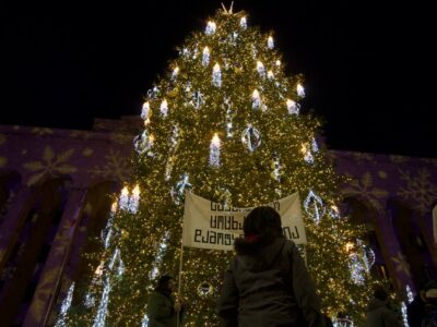 elka 4 новости акция протеста в тбилиси, Каха Каладзе, мэр Тбилиси, новогодняя елка, оппозиция Грузии, проспект Руставели, рождественская елка