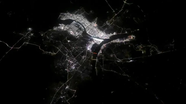 Собрание паломников, вид из космоса
