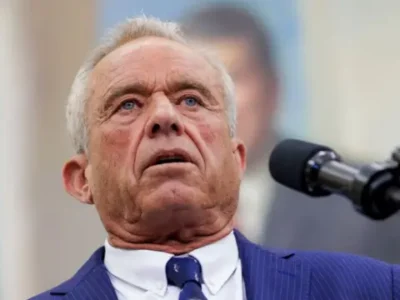 Роберт Ф. Кеннеди-младший, сторонник теорий заговора и антипрививочник, стал главой Минздрава США. Как это произошло? 1 6d293d70 eaee 11ef be1b c1c6f3ed3326.jpg Новости BBC Роберт Ф. Кеннеди-младший