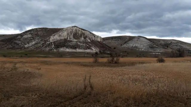 Меловая скала в селе Белокузьминовка около Краматорска