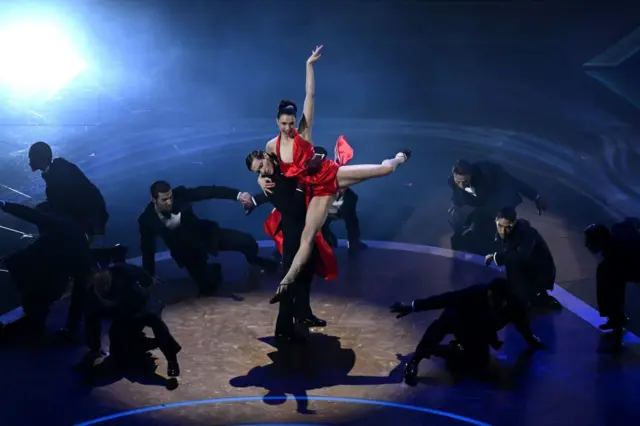 Танцевальный номер Маргарет Куолли 