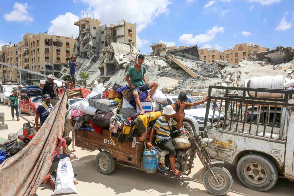 palestine refugees enforced to flee hamad quarter in khan younis southern gaza strip after receiving an evacuation warning from israeli army политика featured, Азербайджан, Армения, Ближний Восток, Грузия-Иран, Израиль, иран, Лаша Дзебисашвили, Руслан Сулейманов, Сектор Газа, сирия, Южный Кавказ