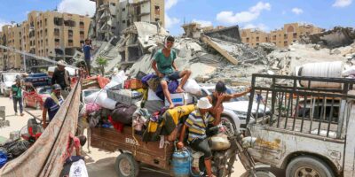 palestine refugees enforced to flee hamad quarter in khan younis southern gaza strip after receiving an evacuation warning from israeli army политика featured, Азербайджан, Армения, Ближний Восток, Грузия-Иран, Израиль, иран, Лаша Дзебисашвили, Руслан Сулейманов, Сектор Газа, сирия, Южный Кавказ