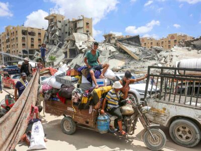 palestine refugees enforced to flee hamad quarter in khan younis southern gaza strip after receiving an evacuation warning from israeli army SOVA-блог featured, Азербайджан, Армения, Ближний Восток, Грузия-Иран, Израиль, иран, Лаша Дзебисашвили, Руслан Сулейманов, Сектор Газа, сирия, Южный Кавказ