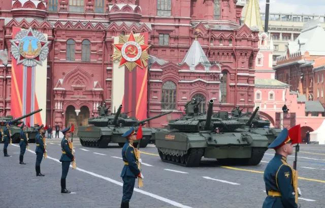 танки на параде