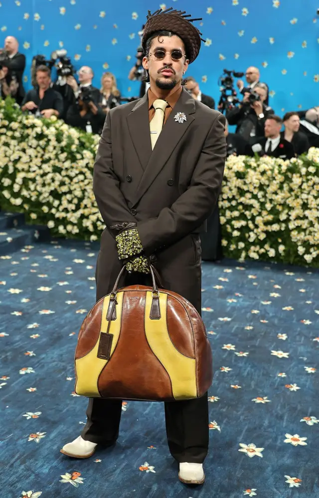 Рэппер Бэд Банни на гала-вечере 2025 Met Gala Celebrating «Superfine: Tailoring Black Style» в Metropolitan Museum of Art 05 мая 2025 года (Нью-Йорке, США) 