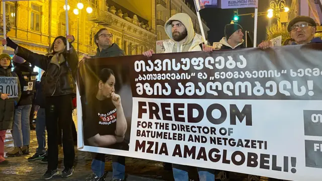 «Тут был „Мтавари архи"». В Грузии прекратил вещание один из основных оппозиционных телеканалов 3 Акция в поддержку Мзии Амаглобели в Тбилиси