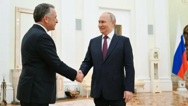Посланник Трампа Стив Уиткофф во время встречи с Владимиром Путиным