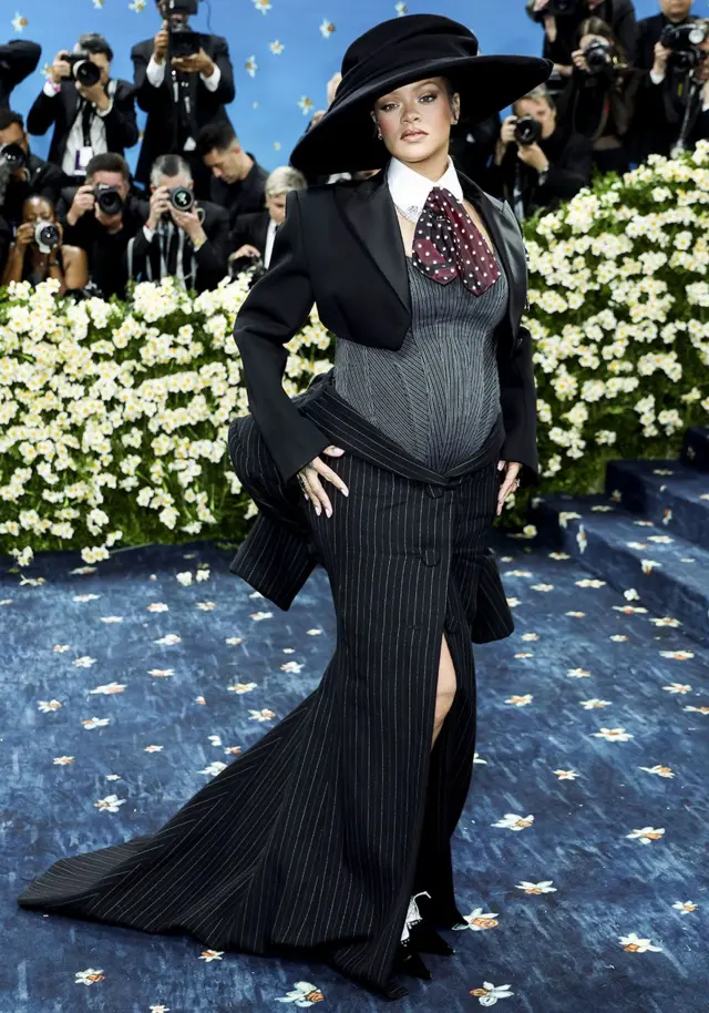 Рианна на гала-вечере 2025 Met Gala «Superfine: Tailoring Black Style» в Метрополитен-музее 05 мая 2025 года (Нью-Йорк, США) 