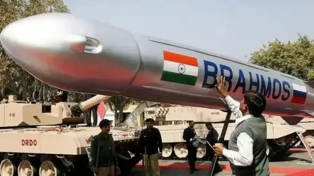 Индийская сверхзвуковая противокорабельная ракета Brahmos