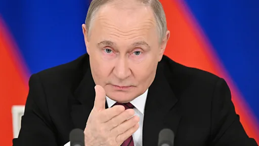 Вместо перемирия — новые переговоры в Стамбуле. Как Путин ответил на предложенное Киевом 30-дневное прекращение огня 2 p0l9hy5j.jpg Новости BBC Владимир Путин