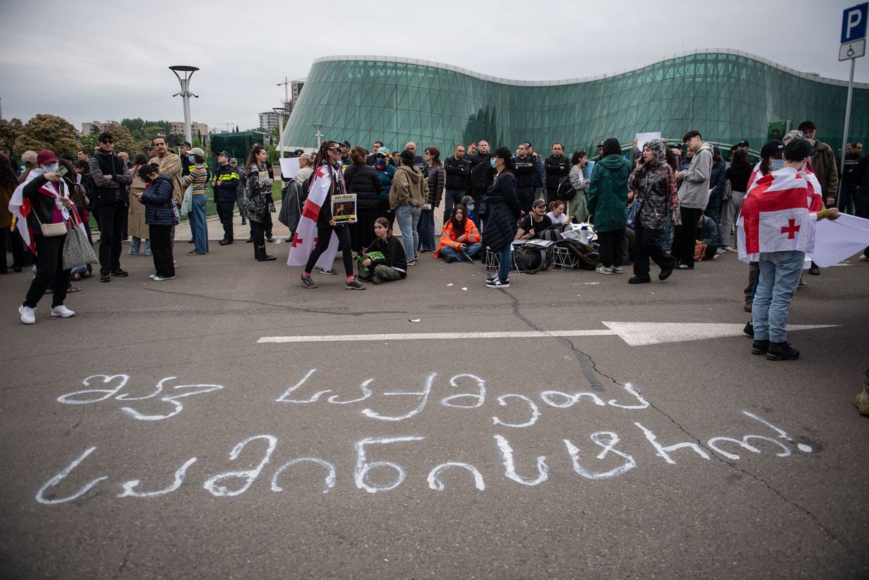 protest in isani 4 5 25 63 1 новости OC Media, Грузинская мечта, камеры видеонаблюдения, протесты в Грузии