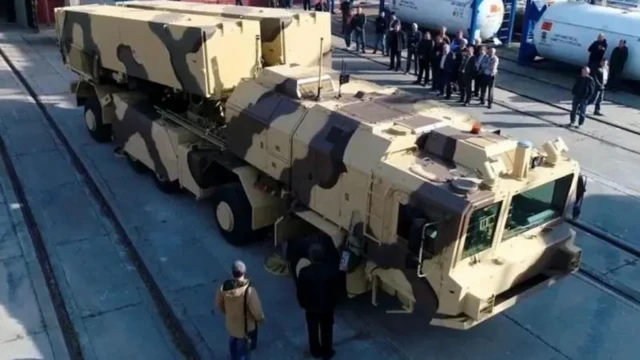 Образец пусковой установки украинского ракетного комплекса «Гром-2» 