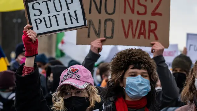Антивоенная демонстрация против российского газопровода «Северный поток» в Берлине в январе 2022 года