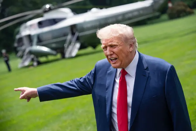 Министр ВМС США Джон Филан утверждает, что Дональд Трамп настолько увлечен идеей возрождения американского флота, что говорил ему: „судостроение, судостроение, судостроение"