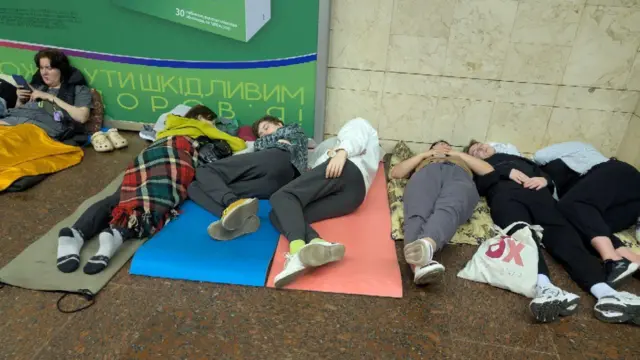 Ночь в метро Киева во время массированного обстрела. Репортаж нашего корреспондента 1 73baa480 42b9 11f0 ba8c a31f9e350b11.jpg BBC News Русская служба обстрел
