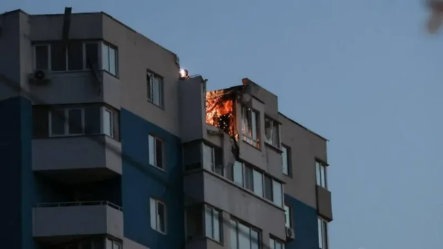 Один из домов в Харькове, пострадавших в результате удара