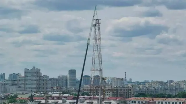 В Минске сносят радиомачту-глушилку; школьникам запрещают иностранное образование; суд отпустил 76-летнюю оппозиционерку. Главное в Беларуси за неделю 3 Башня-глушилка в Минске