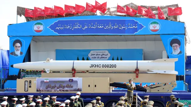 Иранская ракетная установка на параде в Тегеране 21 сентября 2024 года