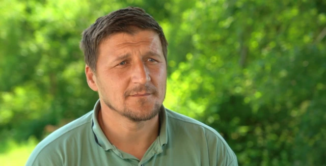 Долина могил. Как живет Сребреница через 30 лет после резни 7 Селвир Муминович был мальчиком, когда его семья бежала в Тузлу