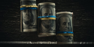 close up of dollar banknotes in rolls with rubber 2024 11 19 09 02 06 utc экономика featured, Грузинская мечта, Ираклий Гарибашвили, Ираклий Кобахидзе, коррупция
