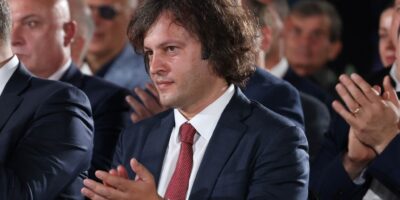 kobaxidze xlopaet tashi e1757317431313 политика Eurobasket-2025, Грузинская мечта, Евробаскет, Ираклий Кобахидзе, Национальная сборная Грузии по баскетболу, премьер Грузии