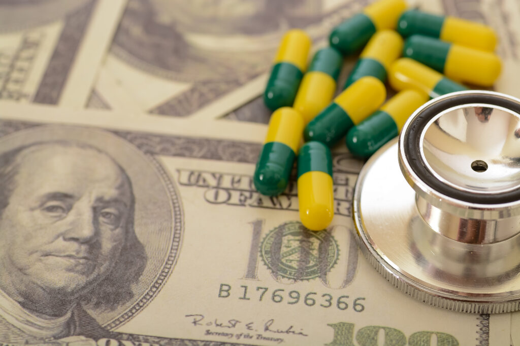 the arrangement of coins and medical pills togethe 2025 03 10 11 12 20 utc общество featured, здравоохранение в грузии
