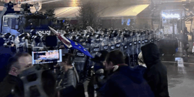 32131 политика акция протеста в тбилиси, президентская резиденция, разгон