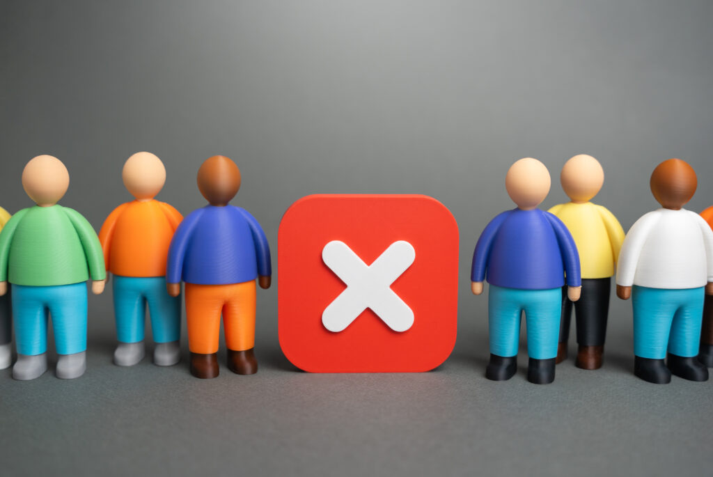 Вычеркнуть оппозицию: как «Грузинская мечта» запрещает конкурентов 2 a group of people and a sign of disagreement refu 2025 10 28 17 45 59 utc политика «Коалиция за перемены», featured, Грузинская мечта, Единое Национальное Движение, Лело