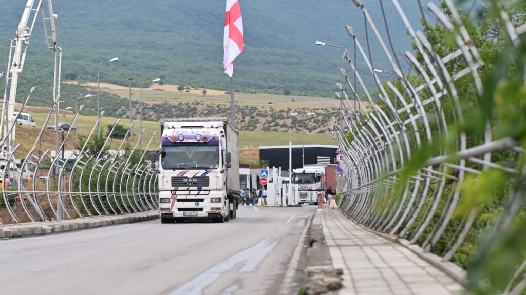 granica gruzia armenia новости 4 октября 2025 года, акция протеста в тбилиси, выборы в органы местного самоуправления, журналист, отказ во въезде