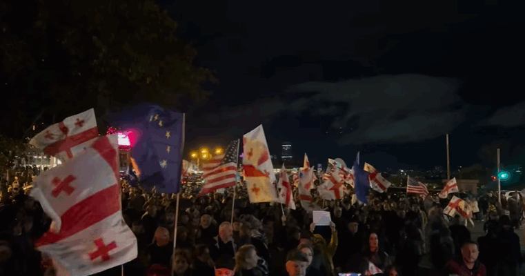 333-й день протестов в Грузии - в Тбилиси протестное шествие 1 screenshot 2025 10 26 200517 новости акция протеста в тбилиси, протестное шествие