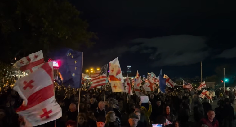 333-й день протестов в Грузии - в Тбилиси протестное шествие 3 screenshot 2025 10 26 200517 новости акция протеста в тбилиси, протестное шествие