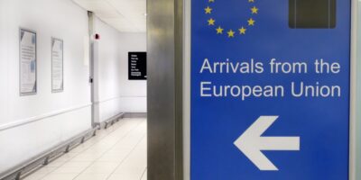 wide angle shot of an airport sign welcoming peopl 2025 02 02 13 41 21 utc политика featured, безвизовый режим, Грузия-ЕС
