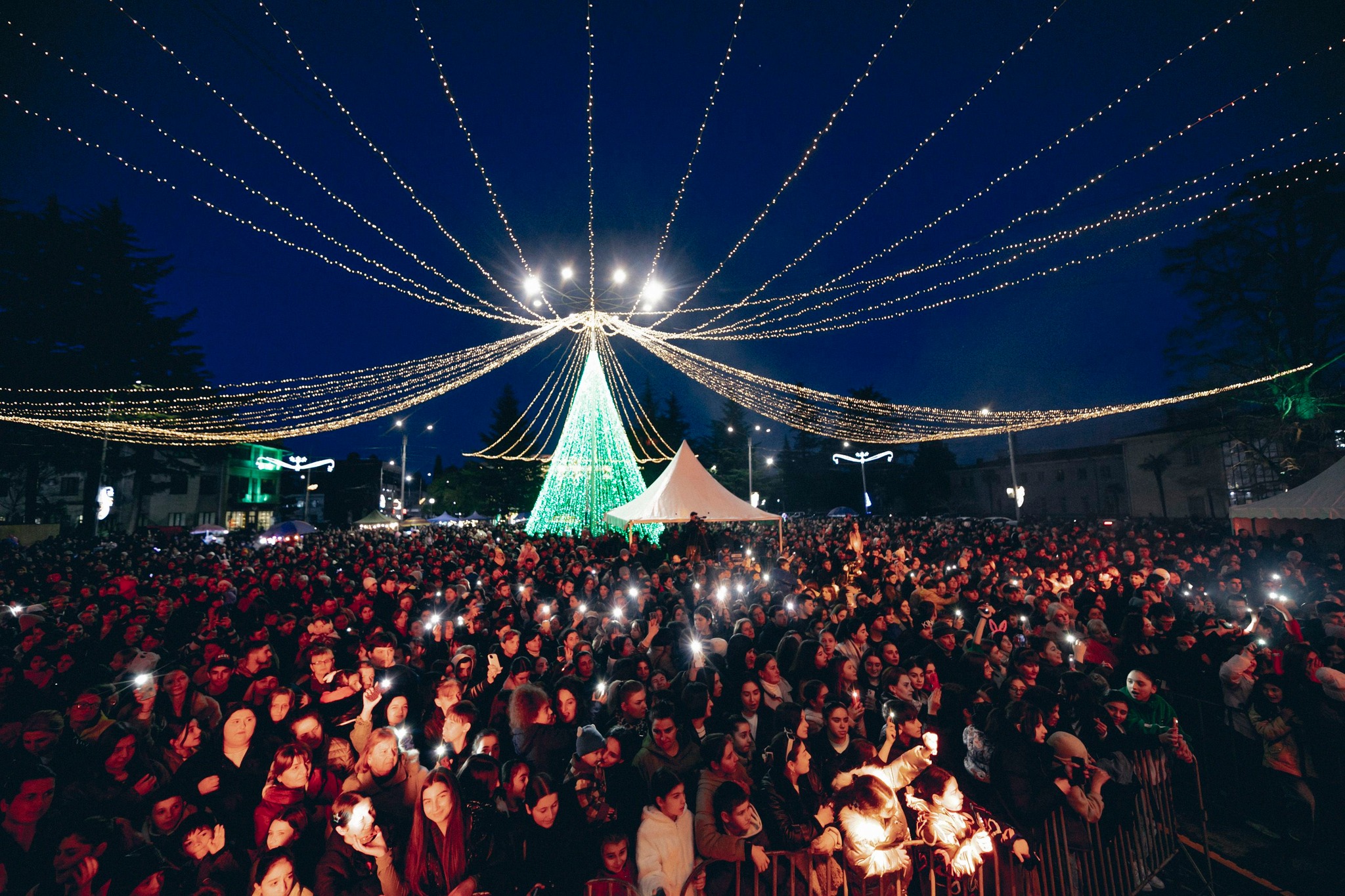 482024042 1202207987941692 7905879187058260388 n новости Грузинская мечта, новогодняя елка, площадь Республики