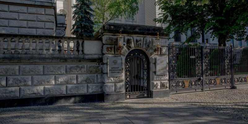 Der Spiegel: Депутаты "Альтернативы для Германии" водят экскурсии в посольство РФ за казенный счет 1 65980804 403.jpg Deutsche Welle Альтернатива для Германии