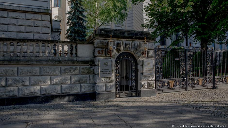 Der Spiegel: Депутаты "Альтернативы для Германии" водят экскурсии в посольство РФ за казенный счет 1 65980804 403.jpg Deutsche Welle Альтернатива для Германии