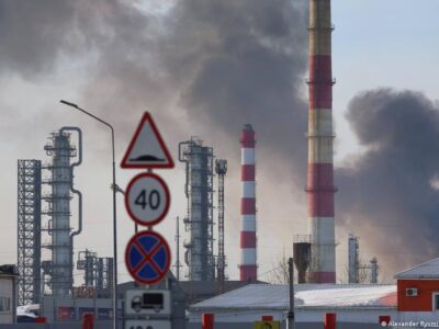 После атаки дронов ВСУ загорелся Рязанский НПЗ 2 68518781 403 1.jpg 1 Deutsche Welle атака дронов