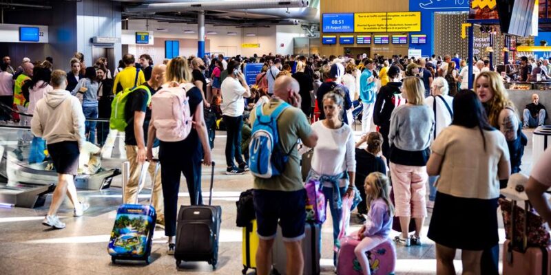 Аэропорт нидерландского Эйндховена приостановил работу из-за дронов 1 70069722 403.jpg Deutsche Welle Эйндховен