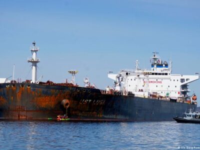 У берегов Турции загорелись два судна "теневого флота" РФ 6 70603534 403.jpg Deutsche Welle Турция