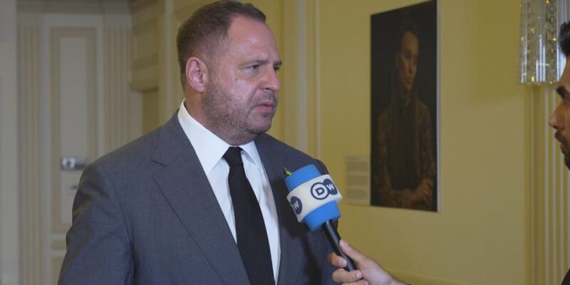 Ермак: Зеленский хочет встретиться с Трампом на этой неделе 1 73819069 403.jpg Deutsche Welle Владимир Зеленский