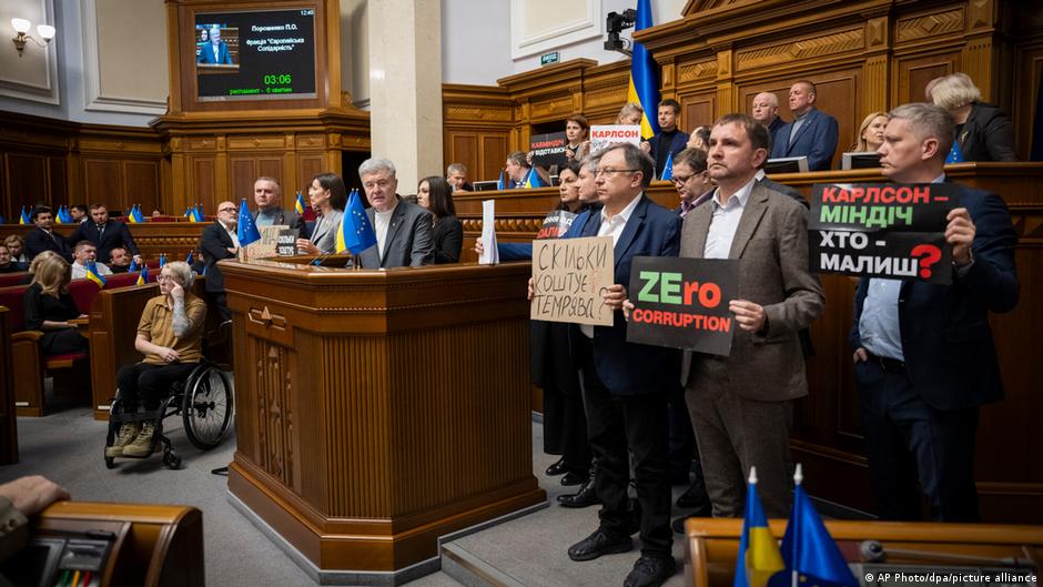 Рада не уволила министров. В Украине парламентский кризис? 1 74795806 403.jpg Deutsche Welle Верховная рада