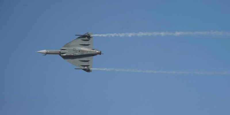 Истребитель HAL Tejas разбился на авиасалоне в Дубае 1 74836683 403.jpg Deutsche Welle истребитель