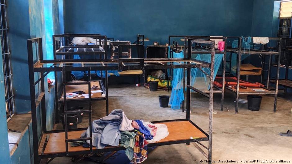 В Нигерии боевики похитили из католической школы более 300 учениц 1 74846667 403.jpg Deutsche Welle нигерия