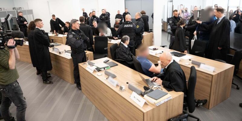 74884774 403.jpg Deutsche Welle Антифа-Восток