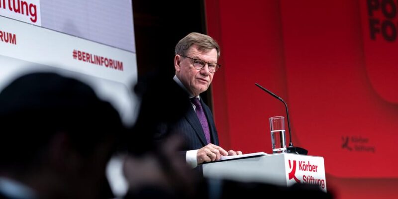 Вадефуль: Амбиции России выходят далеко за пределы Украины 1 74888161 403.jpg Deutsche Welle Йоханн Вадефуль