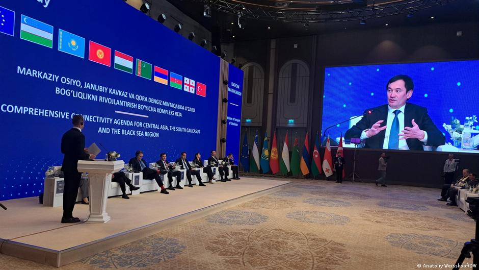 74931081 403.jpg Deutsche Welle Срединный коридор